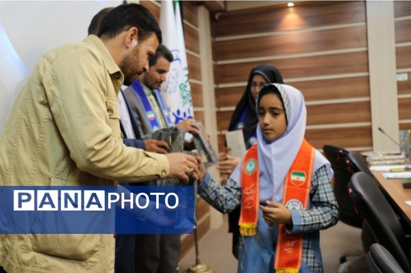 نشست مشاور وزیر در امور تشکل‌های دانش‌آموزی با کارشناسان سازمان دانش‌آموزی استان خراسان رضوی