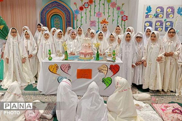 جشن روزه اولی‌ها در دبستان الهام حاجیان ناحیه دو شهرری 