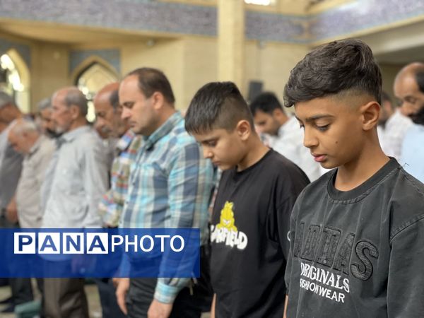 حضور دانش‌آموزان و فرهنگیان در نماز‌ جمعه صفادشت