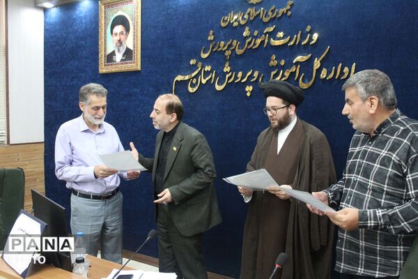 نشست شورای اندیشه‌ورز سازمان دانش‌آموزی استان قم