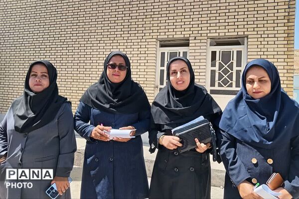 مراسم چهلمین روز شهدای دانش‌آموز مدرسه شجره طیبه میناب در دبستان ام البنین دیشموک