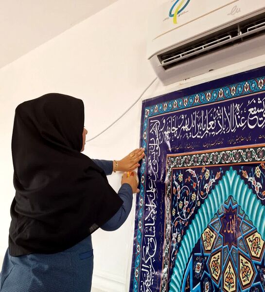 غبارروبی نمازخانه‌های مدارس قشم در آستانه سال تحصیلی جدید