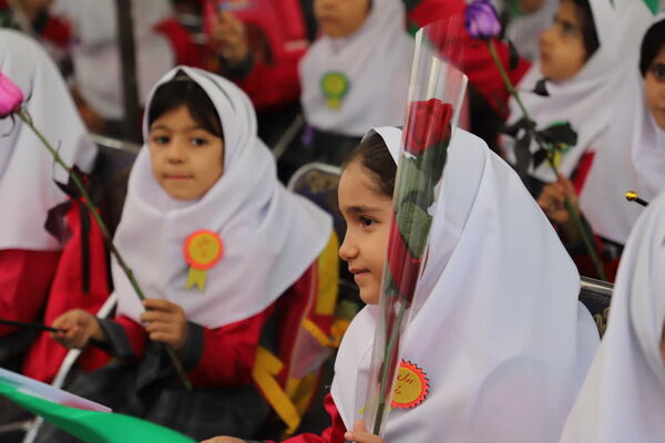 برگزلری جشن شکوفه‌ها در مرکز استان چهارمحال و بختیاری 