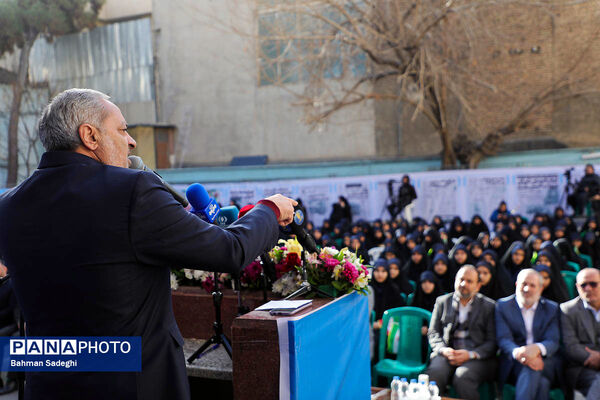 آیین نواختن گلبانگ انقلاب اسلامی با حضور وزیر آموزش و پرورش