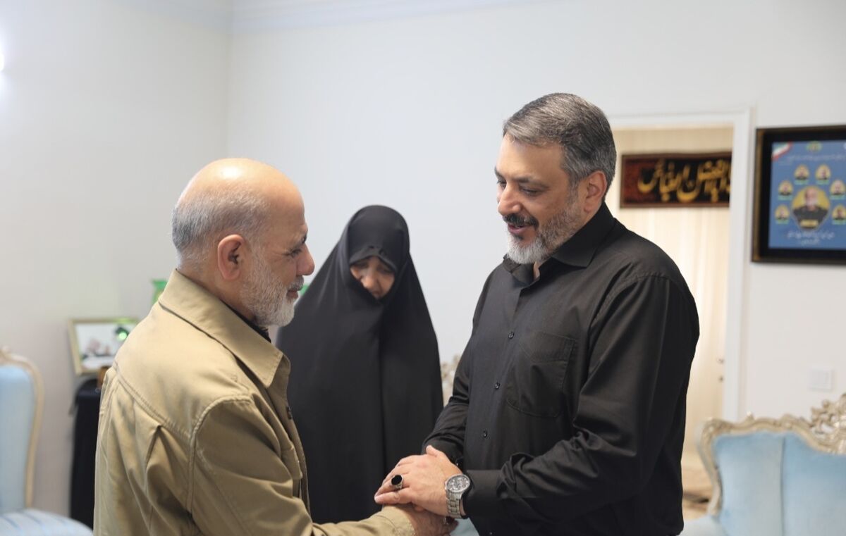 دیدار فرمانده قرارگاه مرکزی خاتم‌الانبیاء ‌با خانواده سرلشکر شهید «سیدمجید خادمی»‌