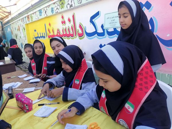 مراسم انتخابات شورای دانش آموزی در دبیرستان ناهید نخودی 