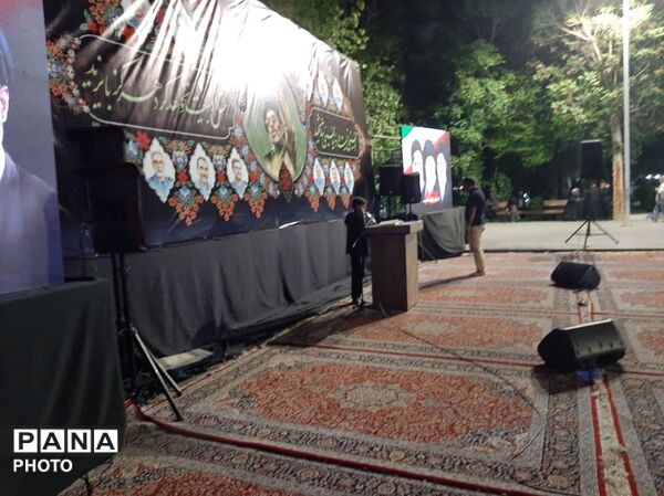 مراسم چهلم شهادت رهبر انقلاب اسلامی ایران در میدان باغ ملی یزد
