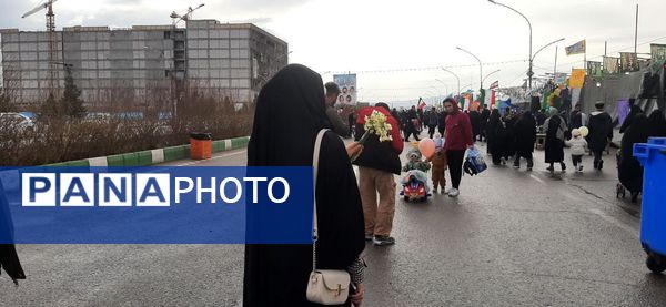 جلوه هایی از راهپیمایی جشن پیروزی انقلاب در شهر قم