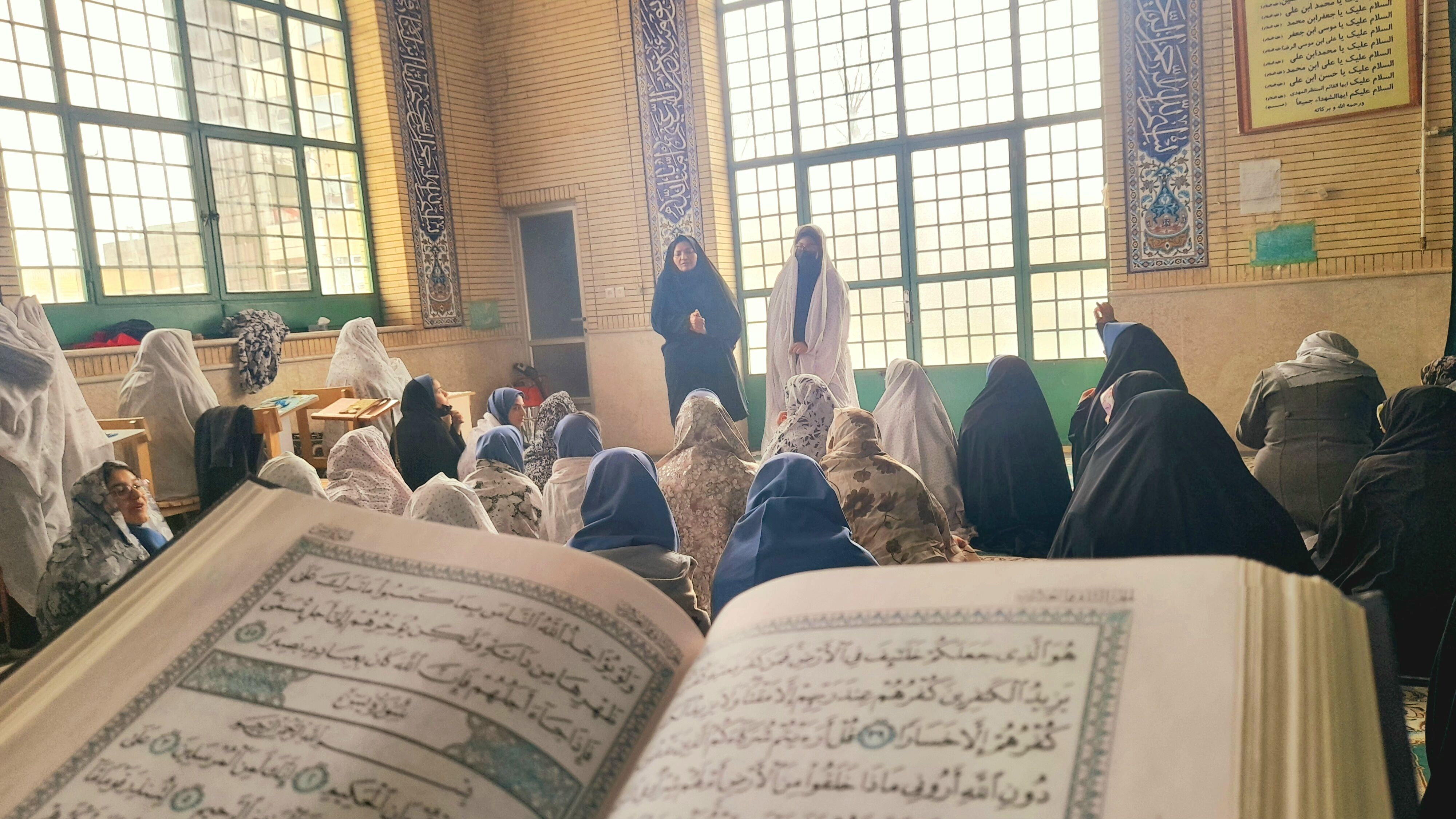 شرکت دانش‌آموزان در نماز جماعت