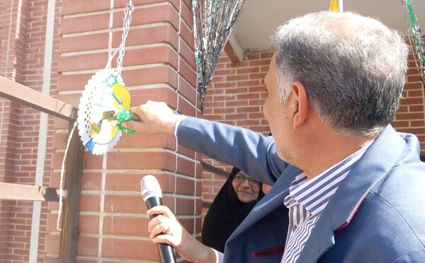 برگزاری جشن شکوفه ها در دبستان حاج تقی احدیان ناحیه ۶ مشهد