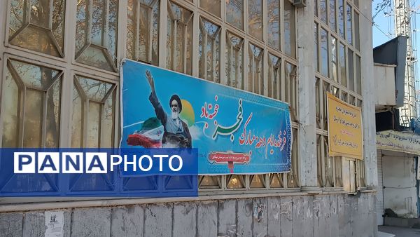 تزئین و فضا آرایی شهر نیشابور به‌مناسبت آغاز دهه فجر 