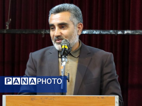 تقدیر از دانش‌آموزان برتر مدرسه آل نبی 