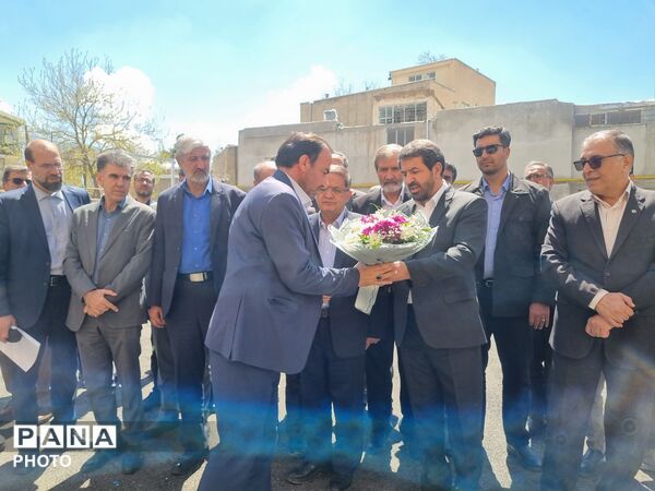  افتتاحیه دبیرستان ۱۲ کلاسه حضرت زهرا(س) در تویسرکان