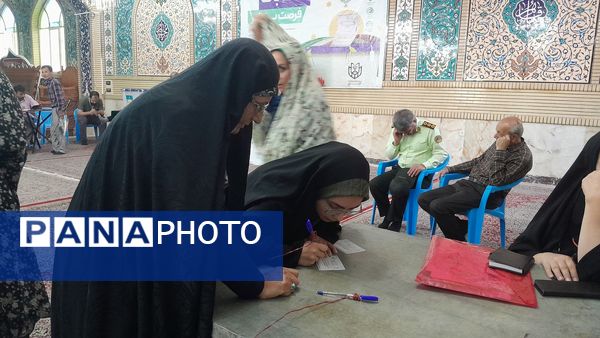 حضور پرشور مردم‌کرج پای‌صندوق‌های رای‌گیری  