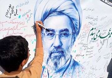 بیعت دانش‌آموزان شیرازی با سومین رهبر معظم انقلاب اسلامی ایران