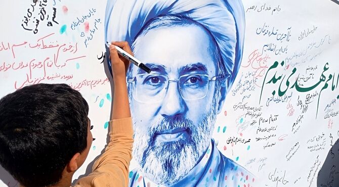 بیعت دانش‌آموزان شیرازی با سومین رهبر معظم انقلاب اسلامی ایران