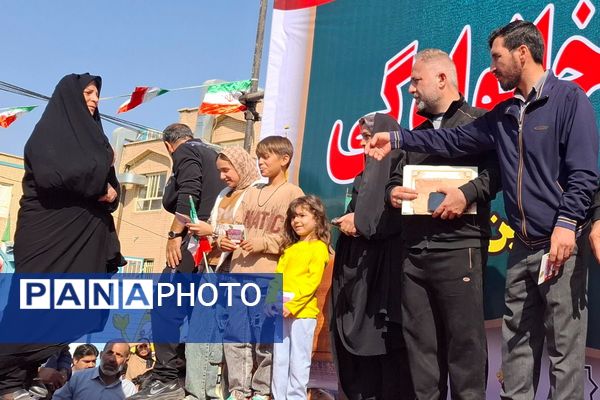  همایش بزرگ پیاده روی خانوادگی در نسیم‌شهر 