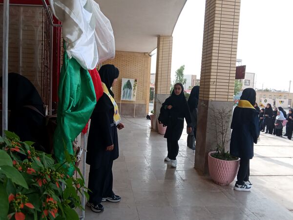 جشن آغاز سال تحصیلی جدید در دبیرستان فرهنگ فخرایی