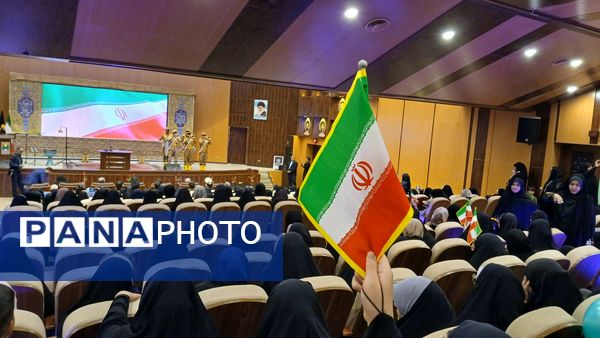 نمایشگاه «در لباس سربازی»