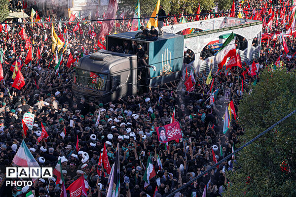 تشییع پیکر رهبر شهید انقلاب در مشهد مقدس-۳