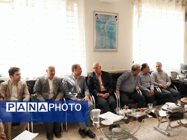 بازدید معاون پرورشی و تربیت بدنی آموزش و پرورش کاشمر از دبیرستان امام حسین (ع) 