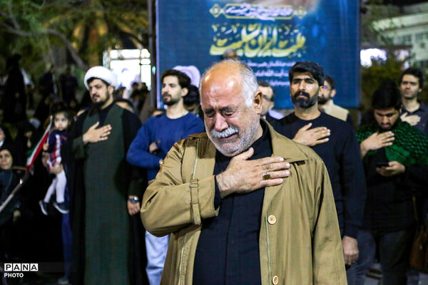 تجمع مردم داغدار ایران در هفتمین شب شهادت رهبر انقلاب 