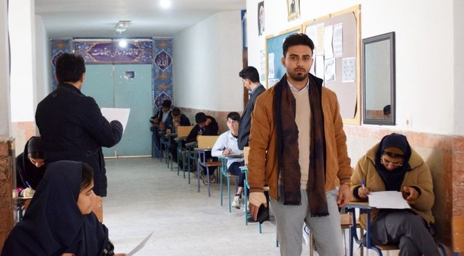امتحانات نوبت اول دبیرستان آیت‌ الله کاشانی با آرامش کامل دانش آموزان برگزار شد 