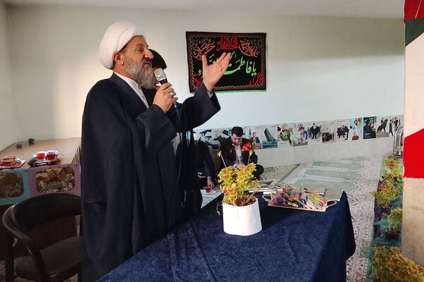 اجرای سومین نشست قرآنی در مدارس با حضور امام جمعه قرچک در دبیرستان شهدای محراب