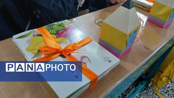 نواختن زنگ شکوفه‌ها در دبستان شاهد پسران شهرستان محمودآباد