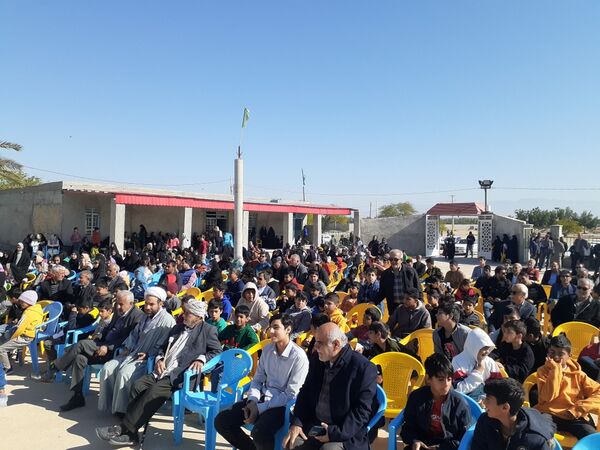 پیاده روی خانوادگی در روستای چاهکوتاه شهرستان بوشهر
