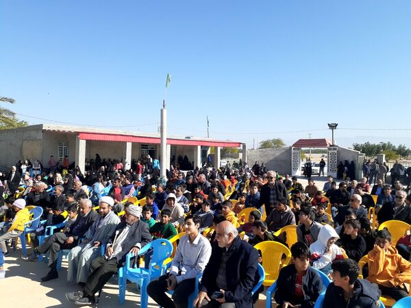 پیاده روی خانوادگی در روستای چاهکوتاه شهرستان بوشهر