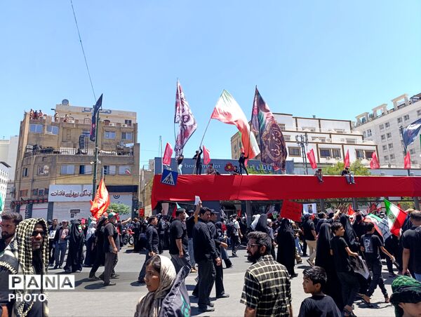 مراسم تشییع رهبر معظم انقلاب و خانواده ایشان در مشهد