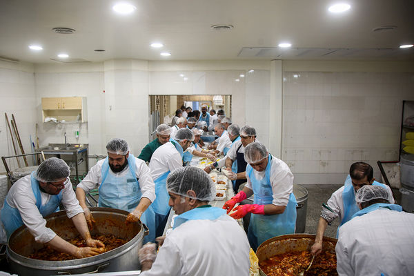 آشپرخانه حرم حضرت معصومه(س) در شب میلاد امام حسن مجتبی(ع)