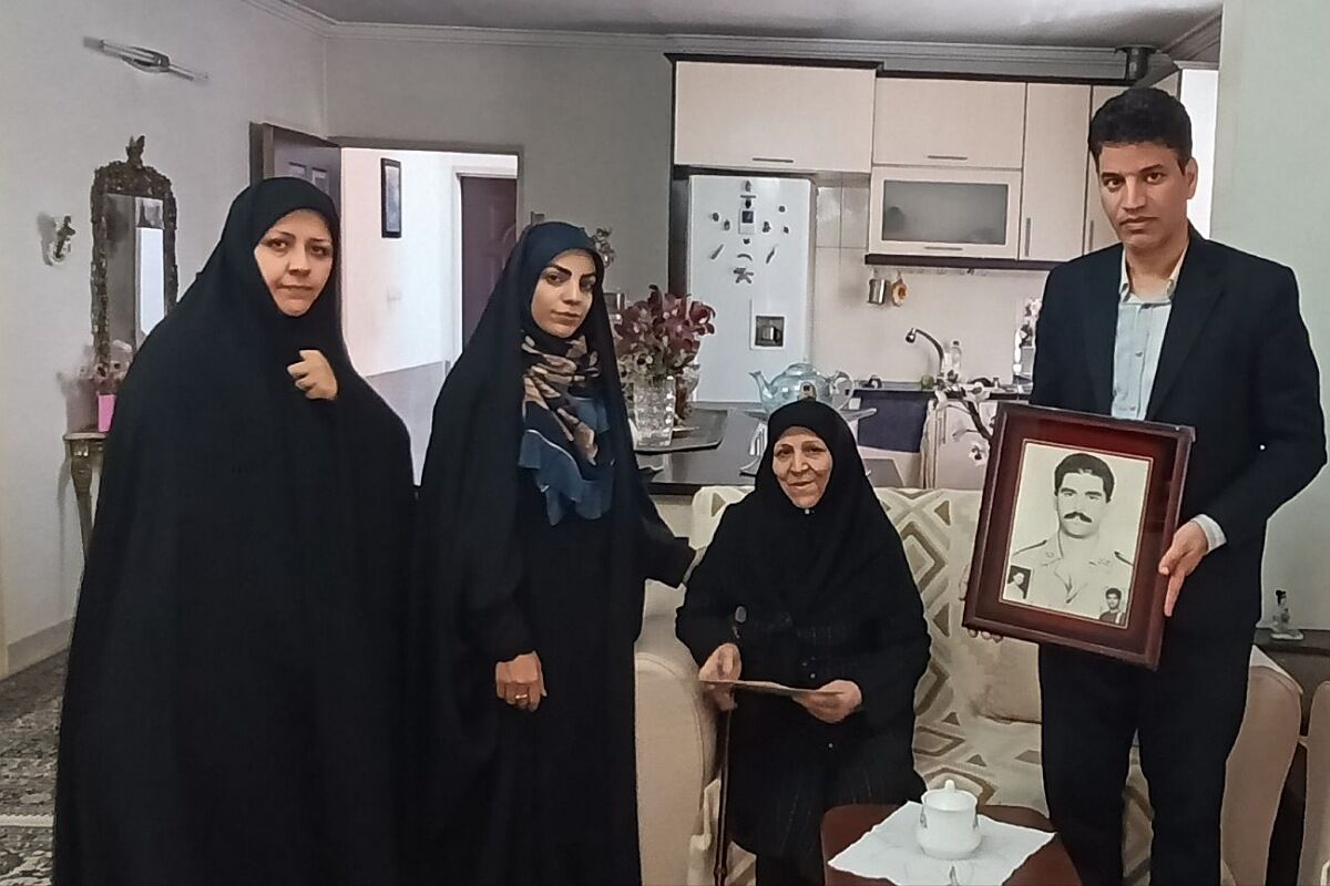 شهدا، مکتب شهادت و فرهنگ ایثار زنده و پایدار است