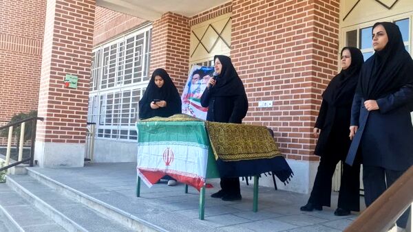 آیین نواختن زنگ انقلاب و جشن آغاز دهه مبارک فجر در گالیکش