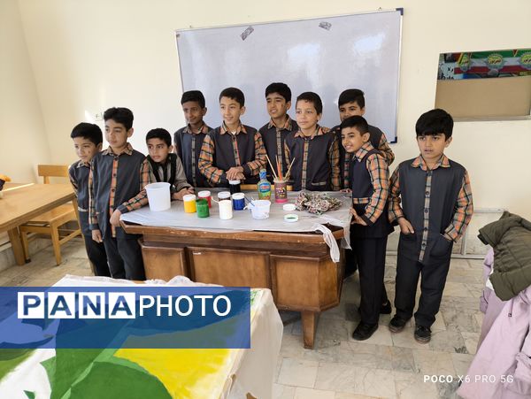 نقاشی همگانی توسط دانش‌آموزان دبستان شهید پسندیده فدافن