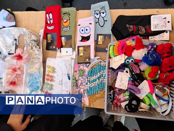بازارچه دست‌ساخته‌های دانش‌آموزی در دبیرستان بهار آزادی قائمشهر