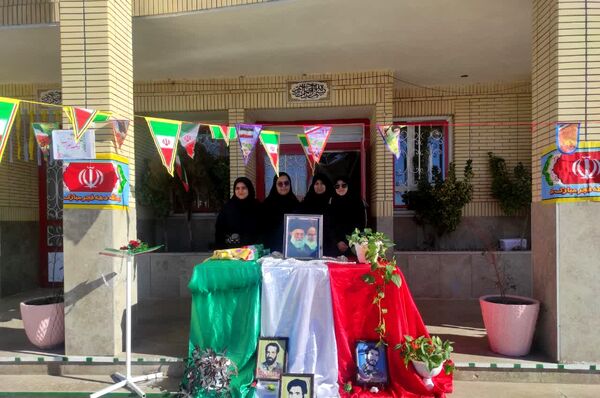 مراسم چهل وششمین سالگرد انقلاب اسلامی در دبیرستان فرهنگ مرحوم فخرایی