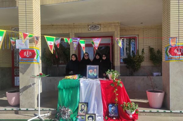 مراسم چهل وششمین سالگرد انقلاب اسلامی در دبیرستان فرهنگ مرحوم فخرایی