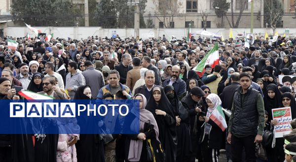 حضور پرشور مردم پاکدشت در راهپیمایی ۲۲ بهمن 