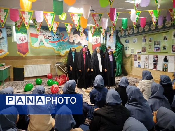 جشن با شکوه انقلاب در دبیرستان فدک منطقه ۱۲