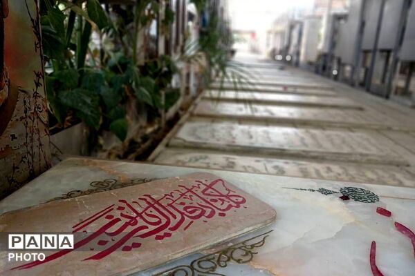 دانش‌آموزان اسلامشهر در گلزار شهدا بهشت‌زهرا 