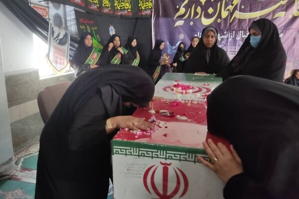 استقبال پرشور از شهید گمنام در هنرستان زهرای مرضیه بندرعباس