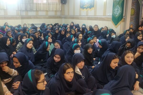 هنرنمایی دانش‌آموزان مدارس ناحیه دو شهرری در جشن میلاد حضرت فاطمه (س)