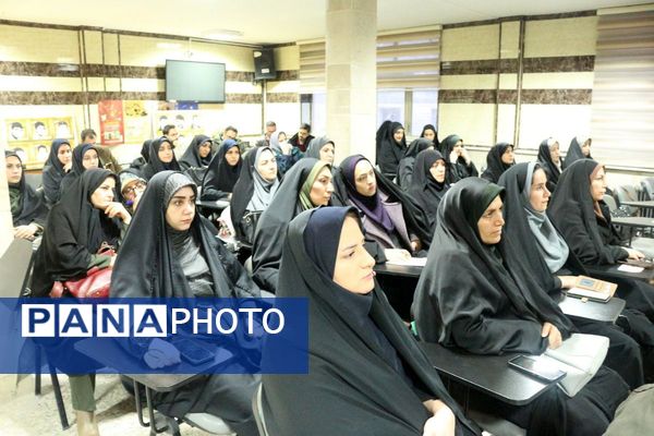 بصیرت افزایی فرهنگیان فیروزکوه علیه تهدیدات نوین 