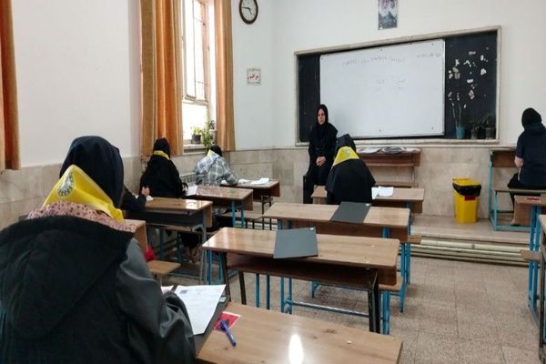  امتحانات ترم اول در دبیرستان دهنوی