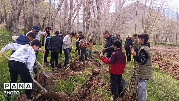 کاشت نهال در اردوگاه دانش آموزی امام خمینی(ره) منطقه ازناو شهرستان خلخال