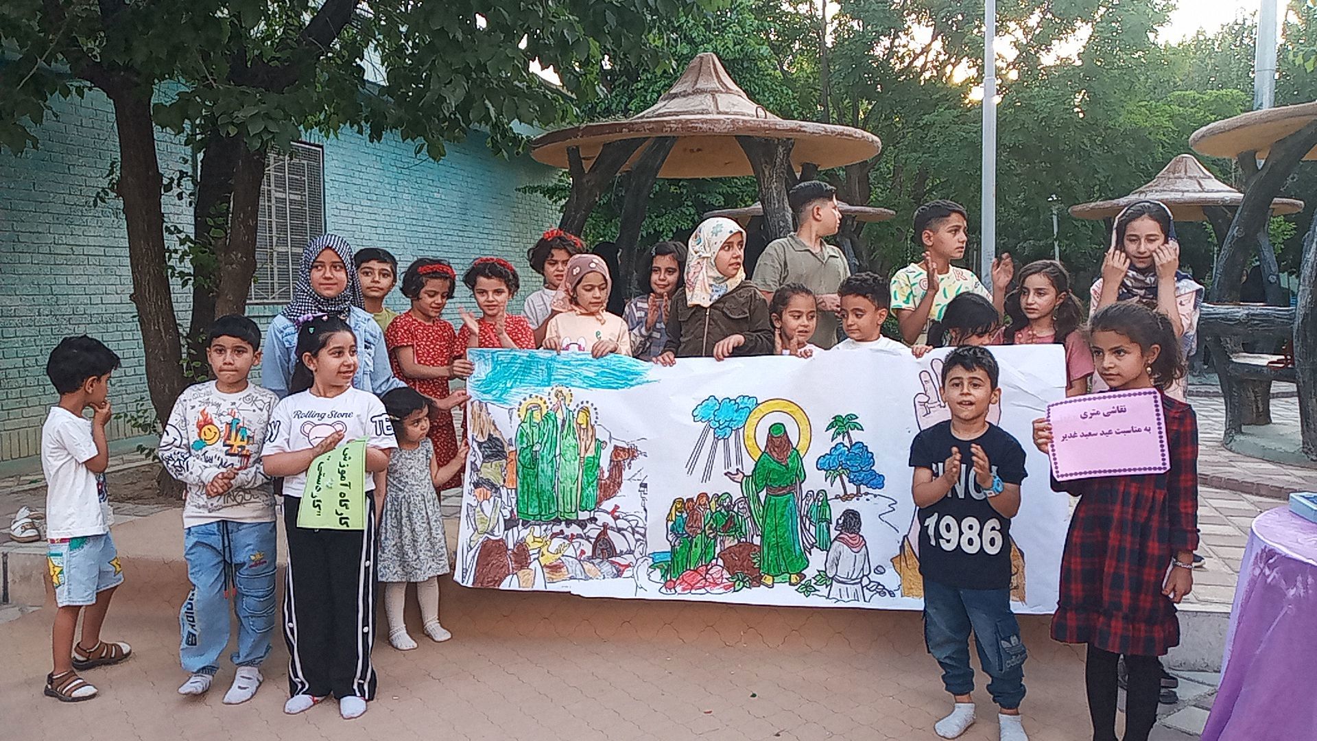 جشنواره نقاشی همگانی غدیر در لالجین؛ کودکان با رنگ‌ها قصه‌گویی می‌کنند