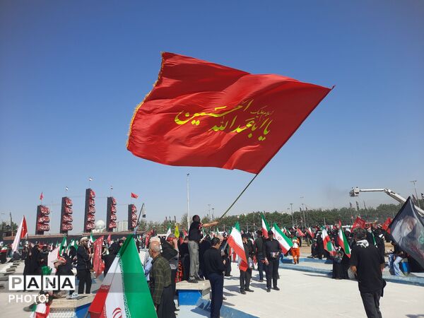 وداع باشکوه ملت با رهبر انقلاب و تشییع پیکر پاک و مطهر ایشان