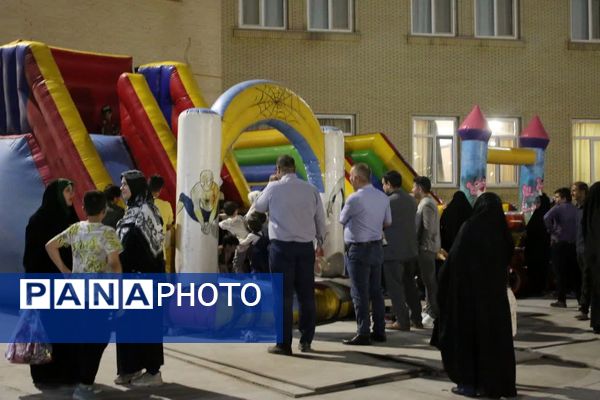 محفلی با حضور کودکان و خانواده‌ها در دانشگاه قم